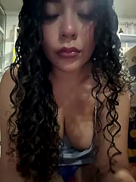 Snapshot of VictoriaaRose chatting on December 21, 2025, 11:01 pm VictoriaaRose online show from December 21, 2025, 11:01 pm