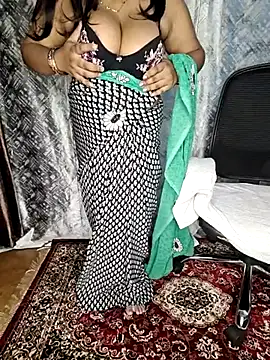 Snapshot of Curvy_Pooja chatting on July 3, 2026, 5:52 pm Curvy Pooja online show from July 3, 2026, 5:52 pm