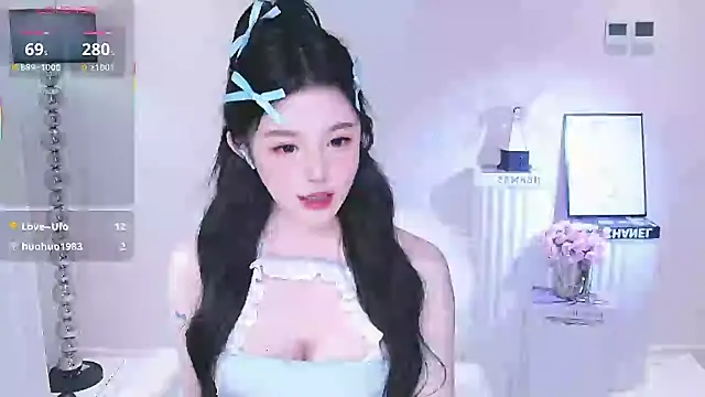 Snapshot of Persephone_2025 chatting on December 15, 2025, 2:43 pm Persephone 2025 online show from December 15, 2025, 2:43 pm