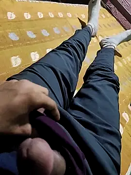 Snapshot of bigdick2299 chatting on November 26, 2025, 1:12 pm bigdick2299 online show from November 26, 2025, 1:12 pm