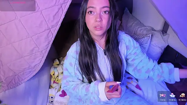 Snapshot of Laraa_Rouss_ chatting on December 3, 2025, 3:47 am Laraa Rouss online show from December 3, 2025, 3:47 am