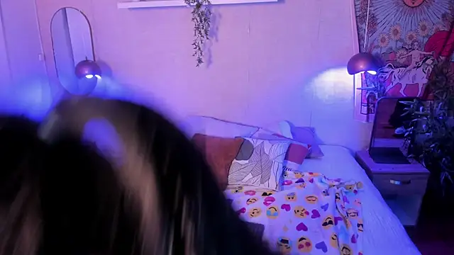 Snapshot of Laraa_Rouss_ chatting on December 5, 2025, 4:10 am Laraa Rouss online show from December 5, 2025, 4:10 am