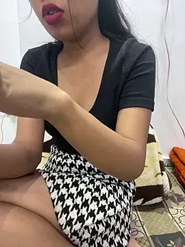 Snapshot of Triptii_0 chatting on December 14, 2025, 7:18 pm Triptii 0 online show from December 14, 2025, 7:18 pm