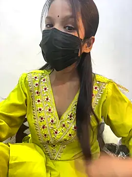 Snapshot of Triptii_0 chatting on December 17, 2025, 4:24 pm Triptii 0 online show from December 17, 2025, 4:24 pm