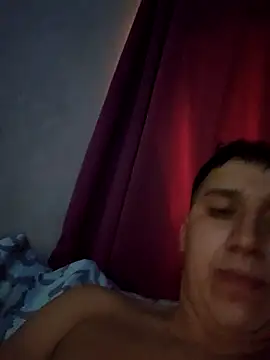 Snapshot of Alvarezz0202 chatting on April 24, 2026, 8:33 pm Alvarezz0202 online show from April 24, 2026, 8:33 pm