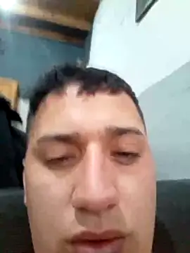 Snapshot of Alvarezz0202 chatting on May 22, 2026, 6:02 pm Alvarezz0202 online show from May 22, 2026, 6:02 pm