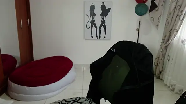 vivian-milf online show from January 14, 2026, 9:42 pm