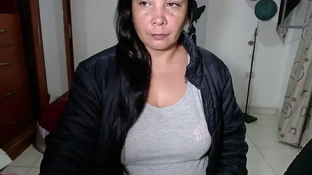 vivian-milf online show from April 16, 2026, 1:50 am