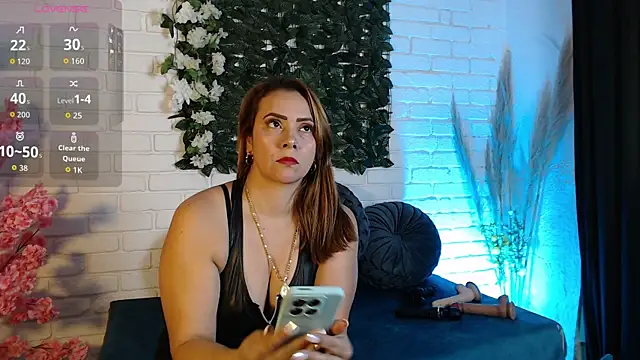 Snapshot of Karla_Ferrer_x chatting on April 15, 2026, 7:10 pm Karla Ferrer x online show from April 15, 2026, 7:10 pm