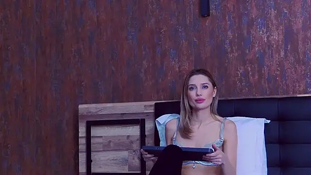 Snapshot of SilviaPastori chatting on December 16, 2025, 6:07 am SilviaPastori online show from December 16, 2025, 6:07 am