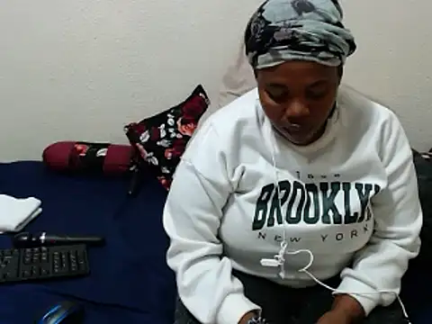 Snapshot of KittyPussyZA chatting on May 5, 2026, 11:18 am KittyPussyZA online show from May 5, 2026, 11:18 am