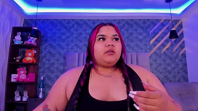 Snapshot of AlyzzandreRouge chatting on December 2, 2025, 12:32 pm AlyzzandreRouge online show from December 2, 2025, 12:32 pm