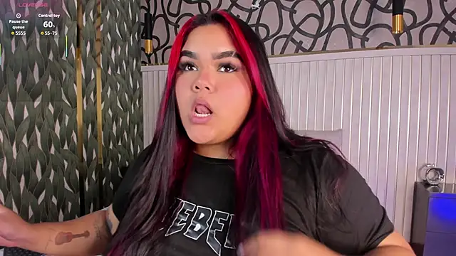 Snapshot of AlyzzandreRouge chatting on December 15, 2025, 12:42 pm AlyzzandreRouge online show from December 15, 2025, 12:42 pm