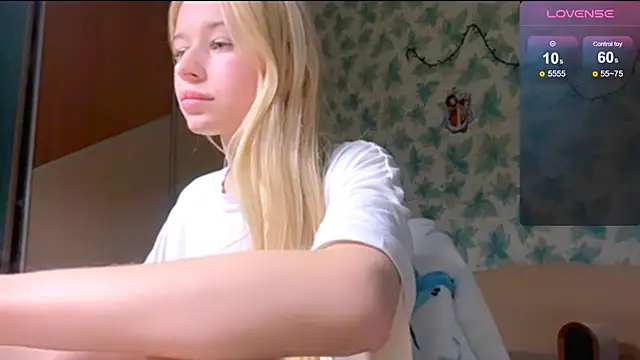 Snapshot of Barbie_Blondie chatting on April 17, 2026, 4:32 pm Barbie Blondie online show from April 17, 2026, 4:32 pm
