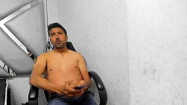 Snapshot of DANIDICK_VC chatting on December 15, 2025, 12:09 pm DANIDICK VC online show from December 15, 2025, 12:09 pm