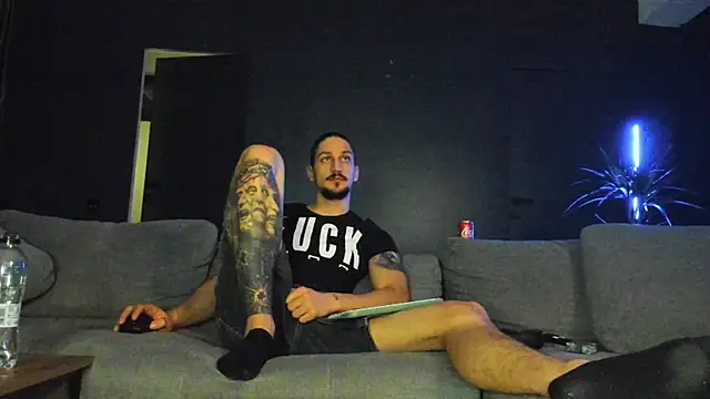 Snapshot of huntingod chatting on December 15, 2025, 8:13 pm huntingod online show from December 15, 2025, 8:13 pm