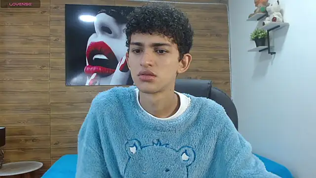 Snapshot of Michaelkoiv chatting on December 15, 2025, 12:20 pm Michaelkoiv online show from December 15, 2025, 12:20 pm