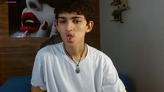 Snapshot of Michaelkoiv chatting on December 16, 2025, 12:21 pm Michaelkoiv online show from December 16, 2025, 12:21 pm