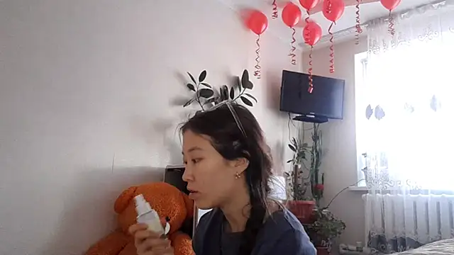 Snapshot of MollyTiger chatting on November 27, 2025, 8:49 am MollyTiger online show from November 27, 2025, 8:49 am