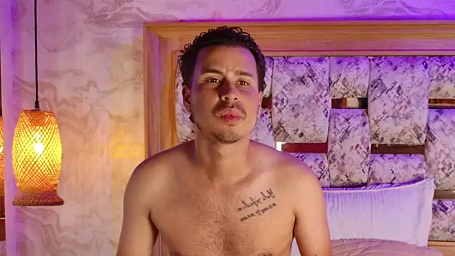 Snapshot of aron_emily_23 chatting on December 13, 2025, 7:53 pm aron emily 23 online show from December 13, 2025, 7:53 pm