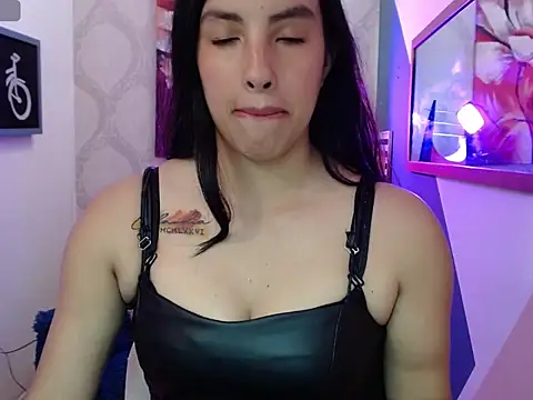 Snapshot of Loornna_mirr chatting on December 2, 2025, 7:53 pm Loornna mirr online show from December 2, 2025, 7:53 pm