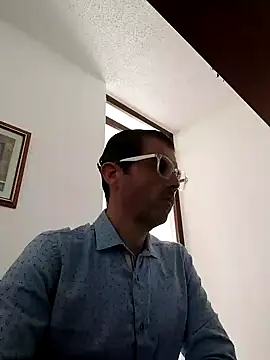 Snapshot of Fuegosutil chatting on December 3, 2025, 6:50 pm Fuegosutil online show from December 3, 2025, 6:50 pm