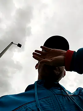 Snapshot of Fuegosutil chatting on December 4, 2025, 4:16 pm Fuegosutil online show from December 4, 2025, 4:16 pm