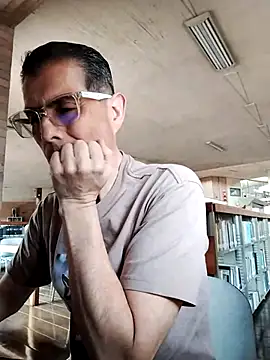 Snapshot of Fuegosutil chatting on December 5, 2025, 2:47 pm Fuegosutil online show from December 5, 2025, 2:47 pm