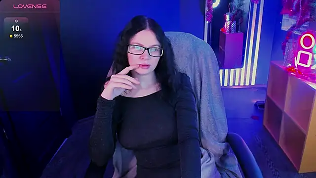 Lisa Nerdy online show from December 15, 2025, 10:19 am