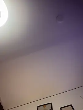 Snapshot of Laurabuu_ chatting on December 3, 2025, 3:47 am Laurabuu online show from December 3, 2025, 3:47 am