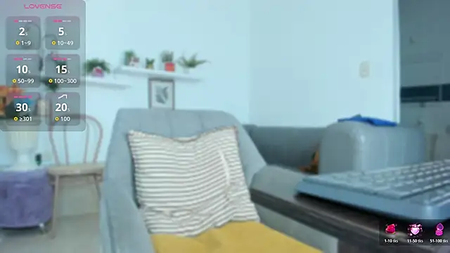 Snapshot of molly_littlee chatting on December 5, 2025, 4:58 pm molly littlee online show from December 5, 2025, 4:58 pm