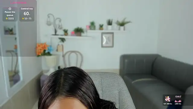 Snapshot of molly_littlee chatting on December 16, 2025, 5:40 pm molly littlee online show from December 16, 2025, 5:40 pm