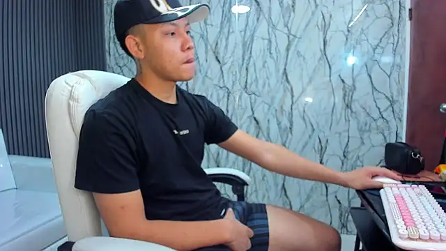 Snapshot of marcus_20 chatting on November 30, 2025, 2:10 pm marcus 20 online show from November 30, 2025, 2:10 pm