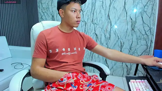 Snapshot of marcus_20 chatting on December 1, 2025, 1:49 pm marcus 20 online show from December 1, 2025, 1:49 pm