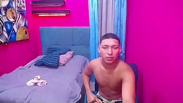 Snapshot of twinks_fuck chatting on December 17, 2025, 10:16 pm twinks fuck online show from December 17, 2025, 10:16 pm