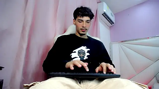 Yankeee  online show from December 14, 2025, 4:29 am