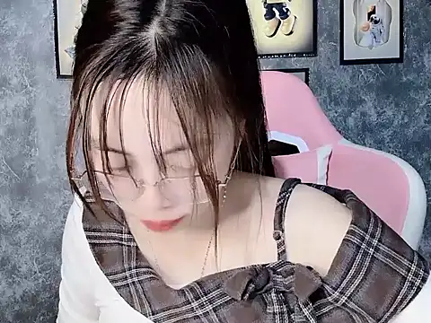 Snapshot of Aria5999 chatting on December 13, 2025, 9:09 pm Aria5999 online show from December 13, 2025, 9:09 pm