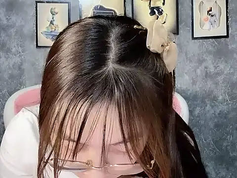 Snapshot of Aria5999 chatting on December 16, 2025, 5:40 pm Aria5999 online show from December 16, 2025, 5:40 pm