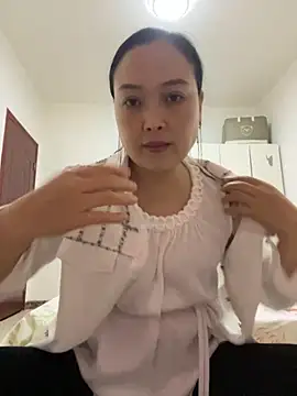 Snapshot of TL-46 chatting on December 5, 2025, 2:03 pm TL-46 online show from December 5, 2025, 2:03 pm