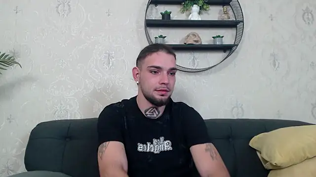 Snapshot of KaneHunter chatting on December 1, 2025, 8:03 pm KaneHunter online show from December 1, 2025, 8:03 pm