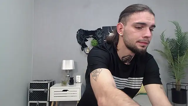 Snapshot of KaneHunter chatting on December 4, 2025, 9:12 pm KaneHunter online show from December 4, 2025, 9:12 pm