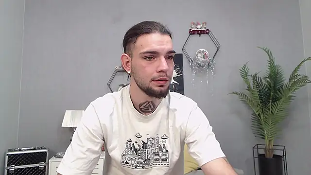 Snapshot of KaneHunter chatting on December 14, 2025, 7:18 pm KaneHunter online show from December 14, 2025, 7:18 pm