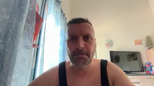 Snapshot of coolsmith81 chatting on June 24, 2026, 3:44 pm coolsmith81 online show from June 24, 2026, 3:44 pm