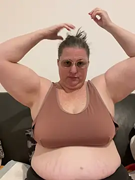 Snapshot of bea_french_curvy chatting on January 12, 2026, 6:29 am bea french curvy online show from January 12, 2026, 6:29 am