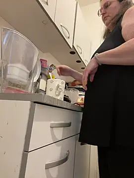 Snapshot of bea_french_curvy chatting on January 16, 2026, 7:34 am bea french curvy online show from January 16, 2026, 7:34 am