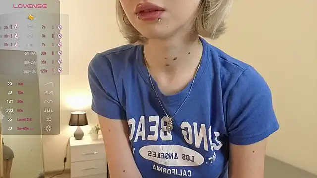 Snapshot of ember_graws chatting on December 5, 2025, 8:12 am ember graws online show from December 5, 2025, 8:12 am