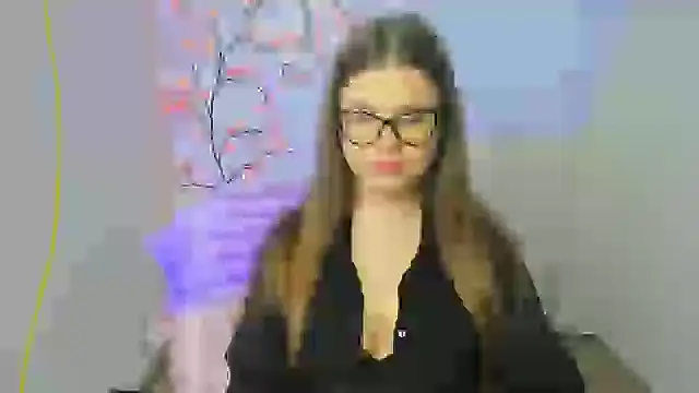 Snapshot of Violetta_Brilliant chatting on December 5, 2025, 12:36 pm Violetta Brilliant online show from December 5, 2025, 12:36 pm