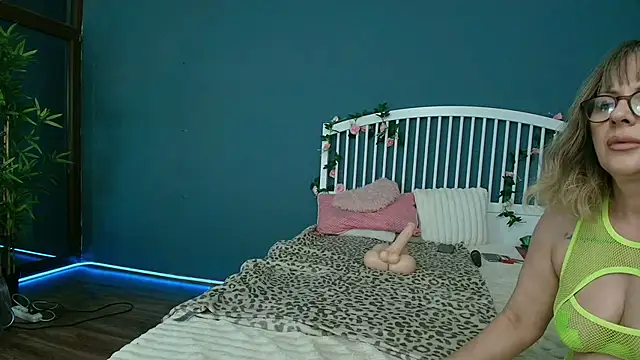 Snapshot of Cougar_Milff chatting on June 30, 2026, 7:59 pm Cougar Milff online show from June 30, 2026, 7:59 pm