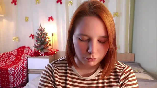 Snapshot of GwendaWhetham chatting on December 15, 2025, 11:03 am GwendaWhetham online show from December 15, 2025, 11:03 am