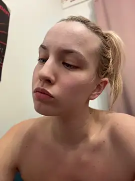 AmyAtlass online show from June 12, 2026, 9:25 pm